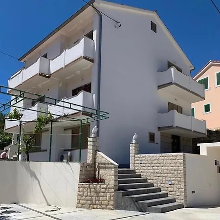 In Family House Vera בית הארחה *