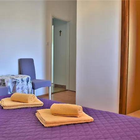 In Family House Vera בית הארחה