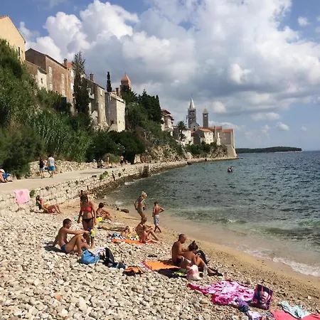 In Family House Vera בית הארחה *